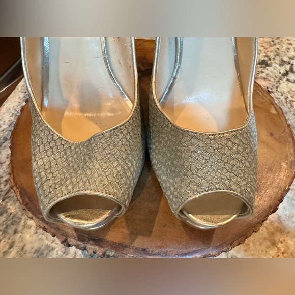 Guess stilleto slingback heels. Very pretty sage and gold colored. Size 10 - Picture 8 of 16